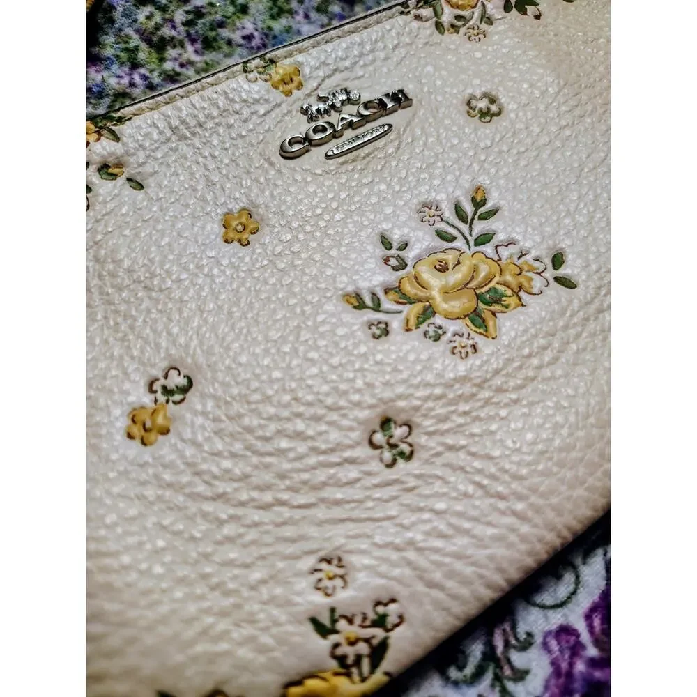 Coach corner zip